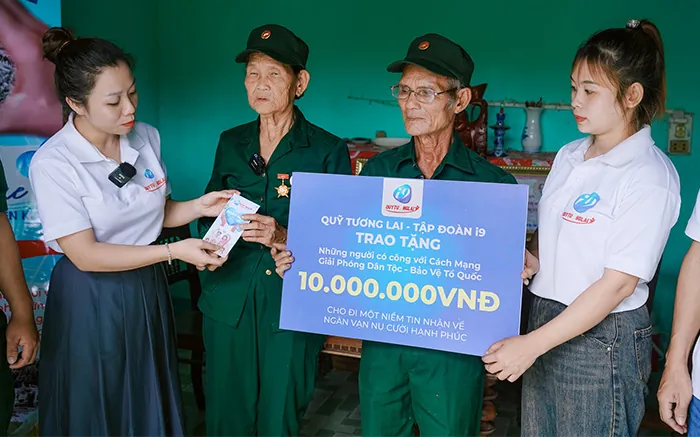 Đội ngũ chăm sóc khách hàng chuyên nghiệp của FA88, sẵn sàng hỗ trợ người chơi 24/7